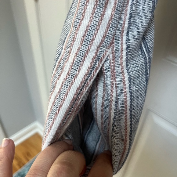 American Eagle linen blend tie back romper size XS pockets , v-neck - Picture 2 of 5